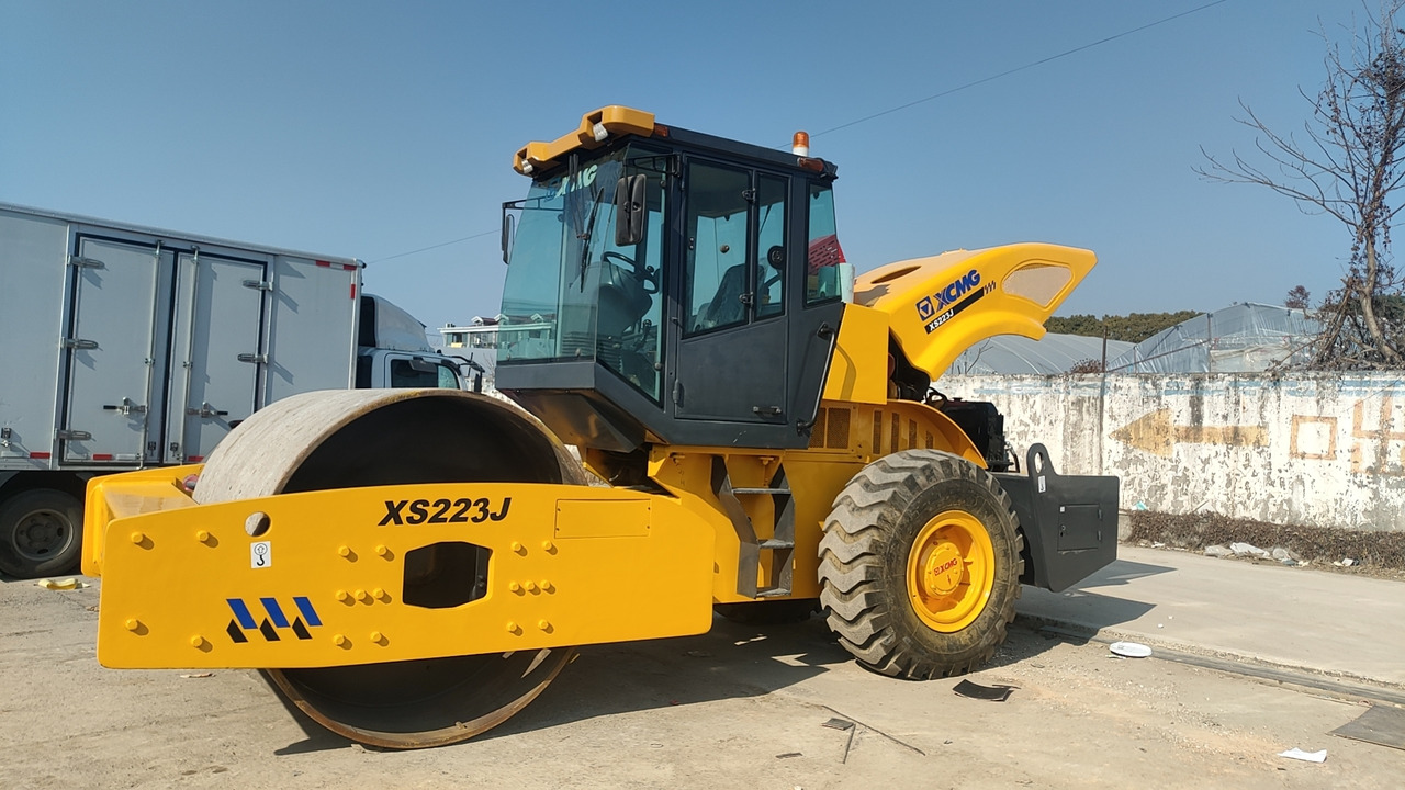 XCMG XS223J - Úthenger: 1 kép. XCMG XS223J - Úthenger: 1 kép.