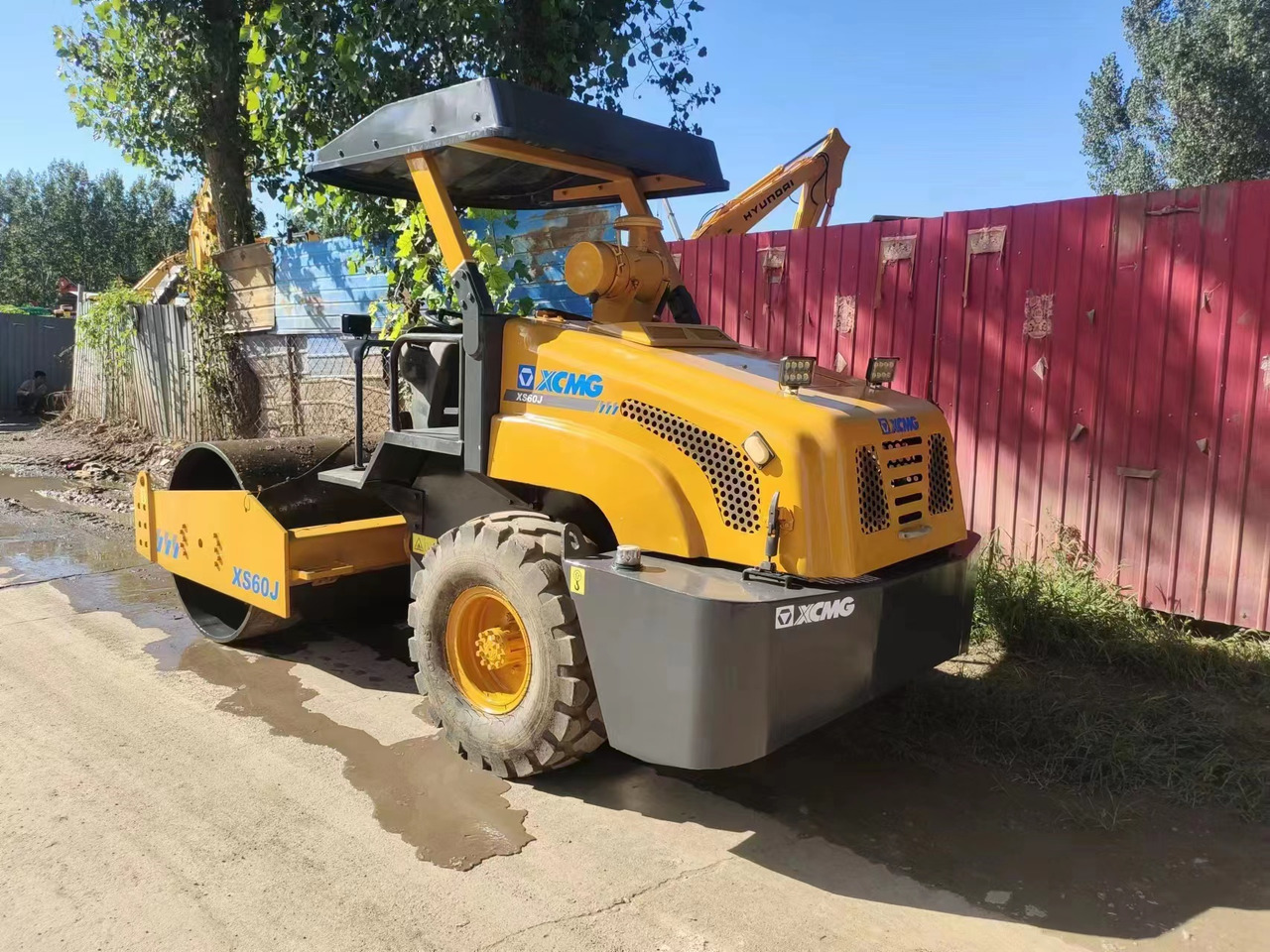 XCMG XS60J - Talajtömörítő: 1 kép. XCMG XS60J - Talajtömörítő: 1 kép.