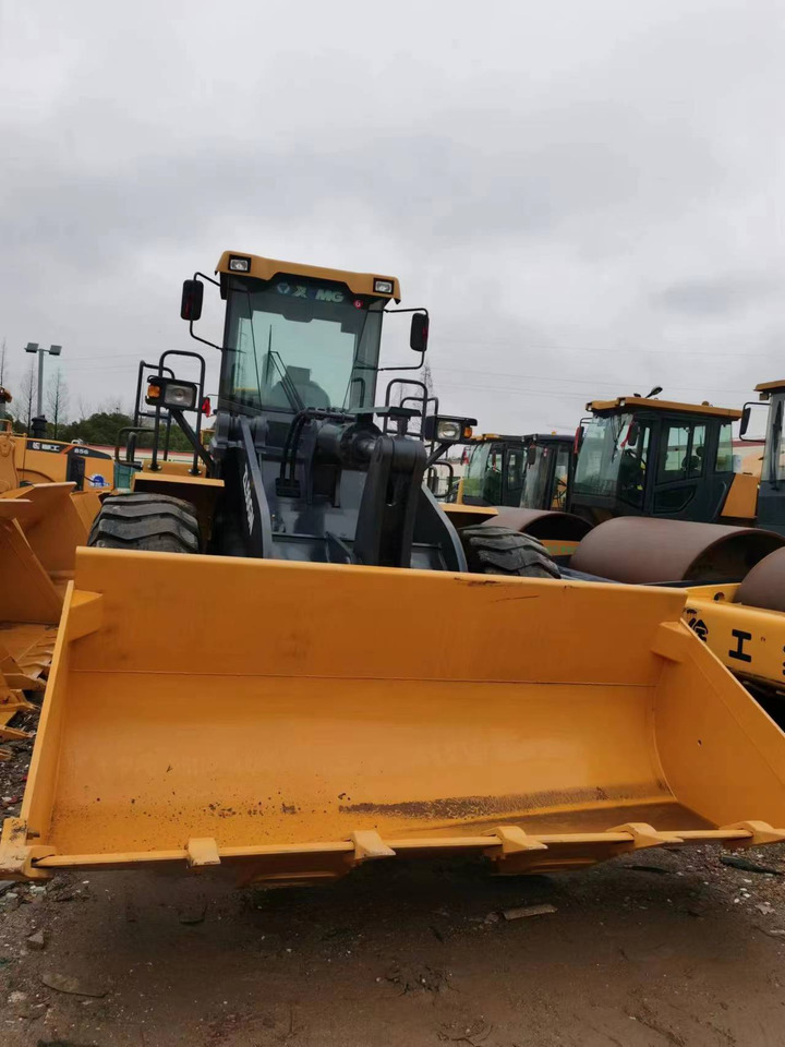 XCMG ZL50GN - Gumikerekes homlokrakodó: 4 kép. XCMG ZL50GN - Gumikerekes homlokrakodó: 4 kép.