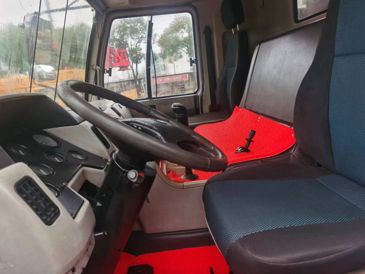 ZOOMLION ZTC 251V - Daru: 2 kép. ZOOMLION ZTC 251V - Daru: 2 kép.