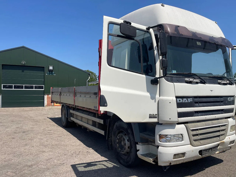 DAF CF 85 FLATBED TRUCK - Platós teherautó: 1 kép. DAF CF 85 FLATBED TRUCK - Platós teherautó: 1 kép.