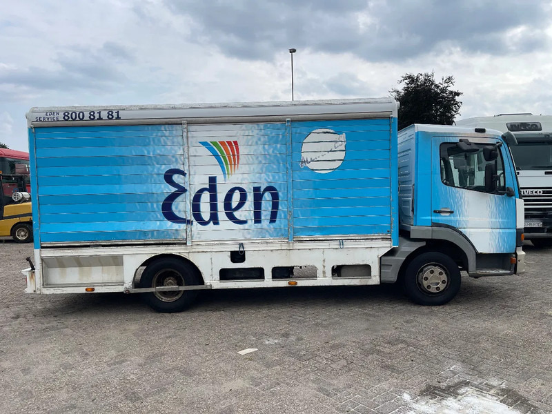 Mercedes-Benz Atego 1017 Box Truck - Dobozos felépítményű teherautó: 4 kép. Mercedes-Benz Atego 1017 Box Truck - Dobozos felépítményű teherautó: 4 kép.