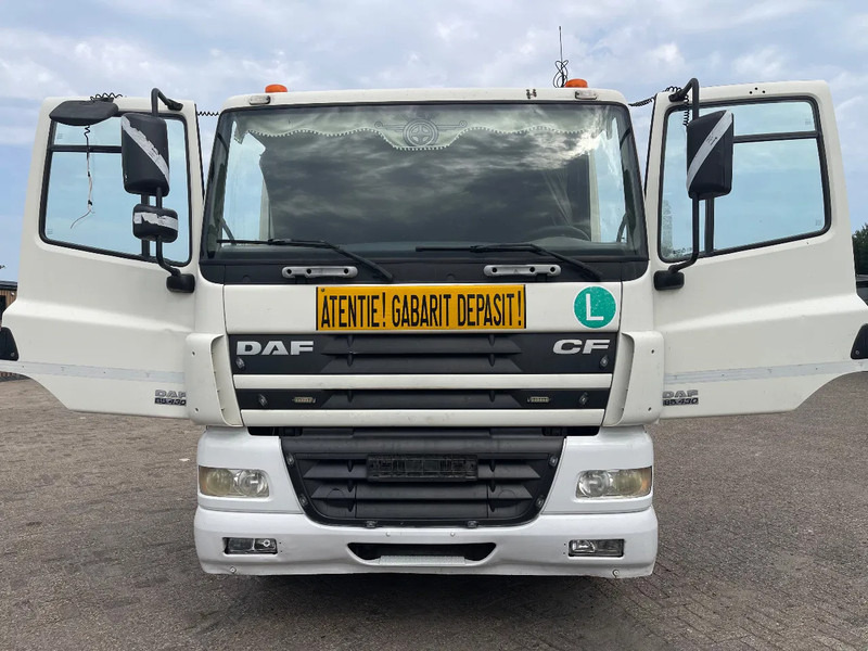 DAF CF 85.430 Tractor unit - Nyergesvontató: 2 kép. DAF CF 85.430 Tractor unit - Nyergesvontató: 2 kép.