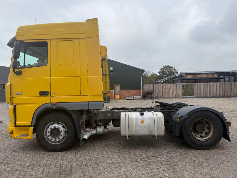 DAF XF 105.410 Tractor unit - Nyergesvontató: 5 kép. DAF XF 105.410 Tractor unit - Nyergesvontató: 5 kép.
