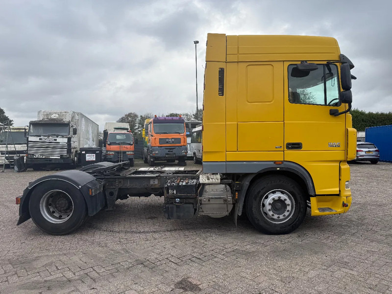 DAF XF 105.410 Tractor unit - Nyergesvontató: 4 kép. DAF XF 105.410 Tractor unit - Nyergesvontató: 4 kép.