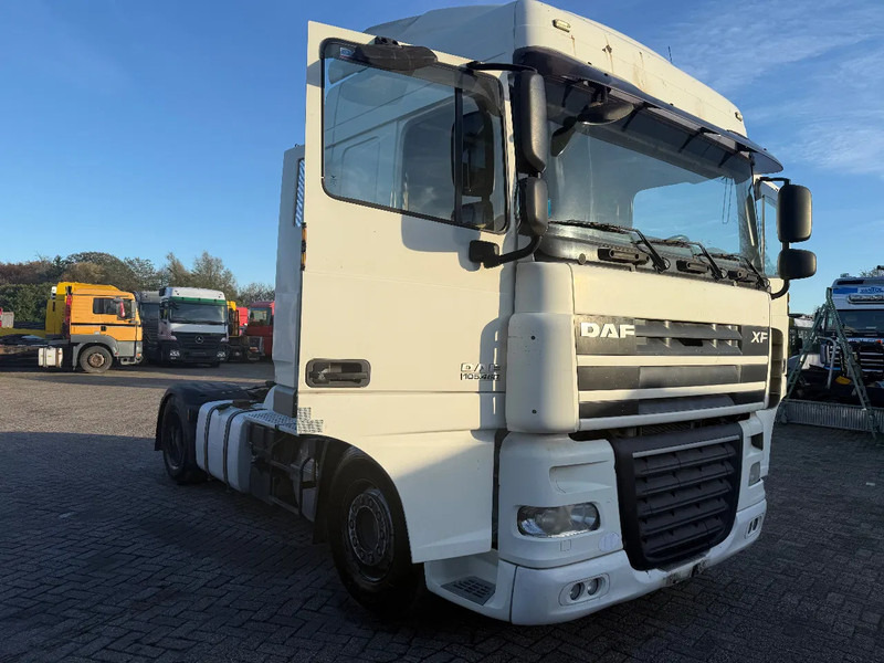DAF XF 105.460 Tractor unit - Nyergesvontató: 1 kép. DAF XF 105.460 Tractor unit - Nyergesvontató: 1 kép.
