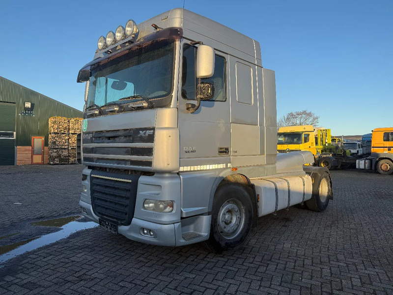 DAF XF 105.460 Tractor unit - Nyergesvontató: 3 kép. DAF XF 105.460 Tractor unit - Nyergesvontató: 3 kép.