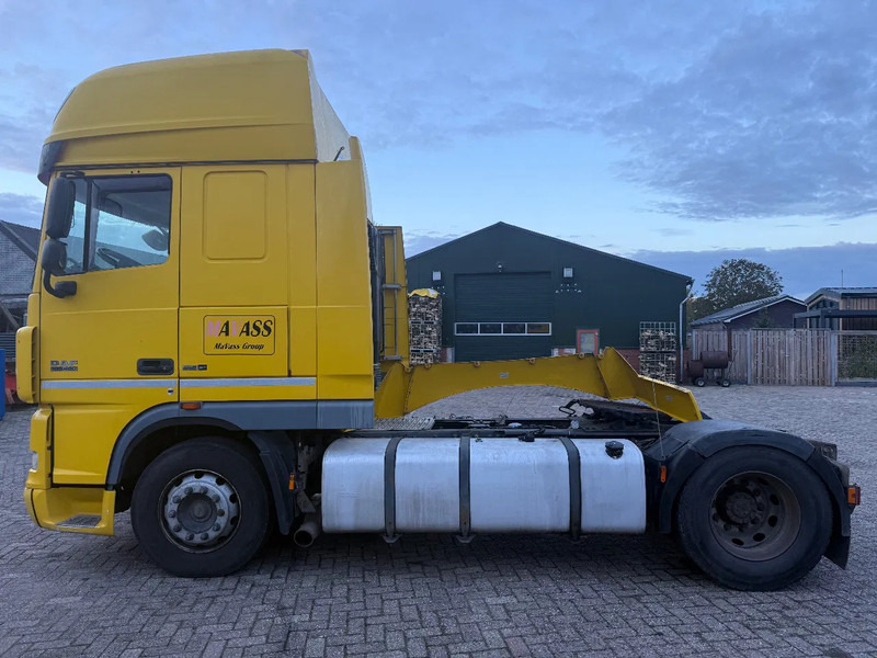 DAF XF 105.460 Tractor unit - Nyergesvontató: 5 kép. DAF XF 105.460 Tractor unit - Nyergesvontató: 5 kép.