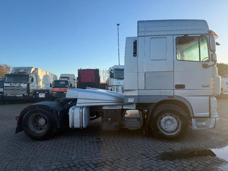 DAF XF 105.460 Tractor unit - Nyergesvontató: 4 kép. DAF XF 105.460 Tractor unit - Nyergesvontató: 4 kép.