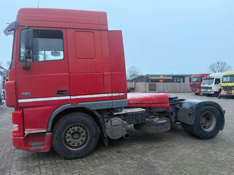 DAF XF 95.430 Tractor Unit - Nyergesvontató: 5 kép. DAF XF 95.430 Tractor Unit - Nyergesvontató: 5 kép.