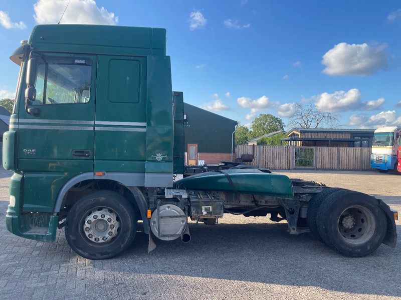 DAF XF 95.430 Tractor Unit - Nyergesvontató: 5 kép. DAF XF 95.430 Tractor Unit - Nyergesvontató: 5 kép.
