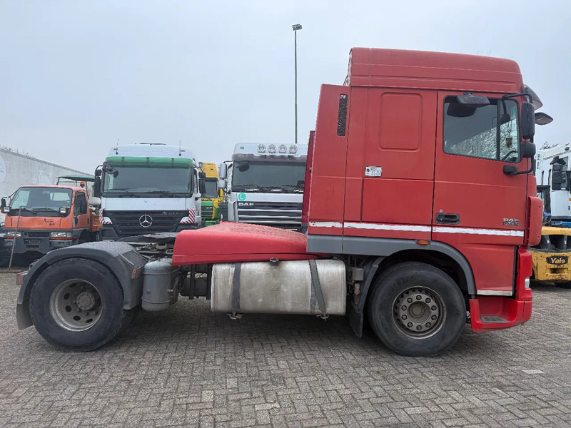 DAF XF 95.430 Tractor Unit - Nyergesvontató: 4 kép. DAF XF 95.430 Tractor Unit - Nyergesvontató: 4 kép.