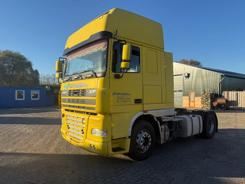DAF XF 95.430 Tractor Unit - Nyergesvontató: 3 kép. DAF XF 95.430 Tractor Unit - Nyergesvontató: 3 kép.