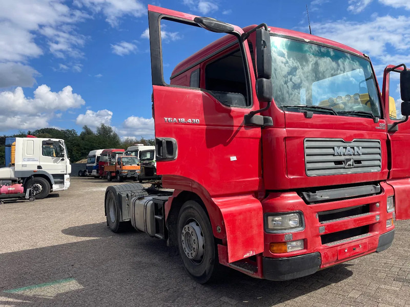 MAN TGA 18.430 Tractor unit - Nyergesvontató: 1 kép. MAN TGA 18.430 Tractor unit - Nyergesvontató: 1 kép.