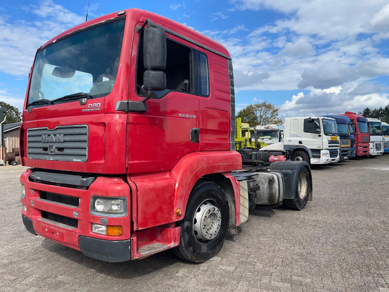 MAN TGA 18.430 Tractor unit - Nyergesvontató: 3 kép. MAN TGA 18.430 Tractor unit - Nyergesvontató: 3 kép.
