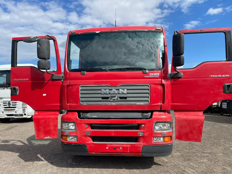 MAN TGA 18.430 Tractor unit - Nyergesvontató: 2 kép. MAN TGA 18.430 Tractor unit - Nyergesvontató: 2 kép.