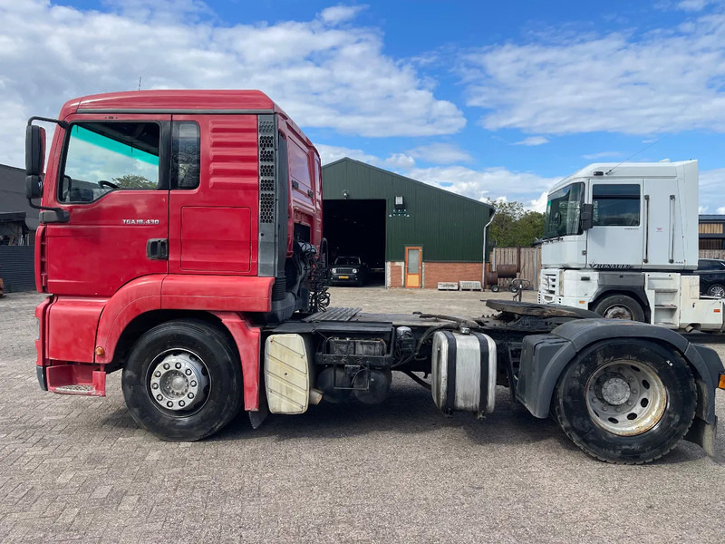 MAN TGA 18.430 Tractor unit - Nyergesvontató: 5 kép. MAN TGA 18.430 Tractor unit - Nyergesvontató: 5 kép.
