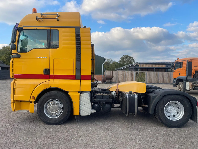 MAN TGA 18.480 Tractor unit - Nyergesvontató: 4 kép. MAN TGA 18.480 Tractor unit - Nyergesvontató: 4 kép.