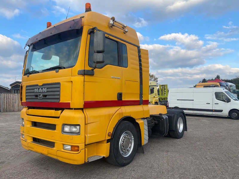 MAN TGA 18.480 Tractor unit - Nyergesvontató: 2 kép. MAN TGA 18.480 Tractor unit - Nyergesvontató: 2 kép.