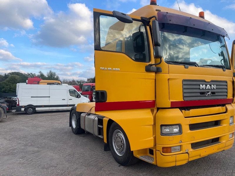 MAN TGA 18.480 Tractor unit - Nyergesvontató: 1 kép. MAN TGA 18.480 Tractor unit - Nyergesvontató: 1 kép.