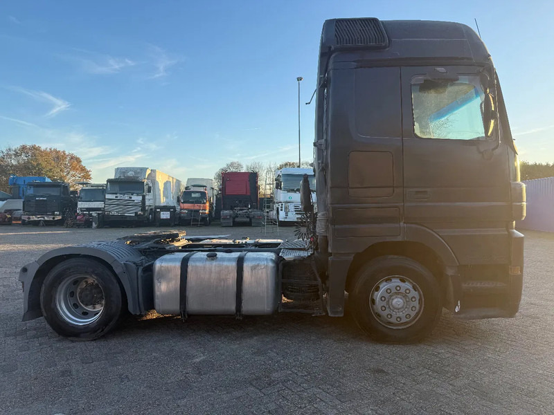 Mercedes-Benz Actros 1844 3 pedals - Nyergesvontató: 4 kép. Mercedes-Benz Actros 1844 3 pedals - Nyergesvontató: 4 kép.