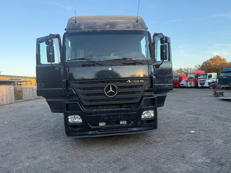 Mercedes-Benz Actros 1844 3 pedals - Nyergesvontató: 3 kép. Mercedes-Benz Actros 1844 3 pedals - Nyergesvontató: 3 kép.