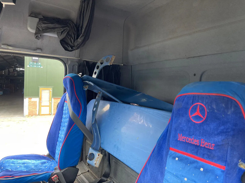 Nyergesvontató Mercedes-Benz Axor 1840 Tractor unit: 11 kép.