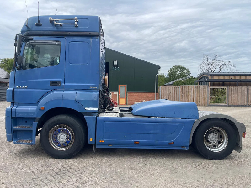 Mercedes-Benz Axor 1840 Tractor unit - Nyergesvontató: 4 kép. Mercedes-Benz Axor 1840 Tractor unit - Nyergesvontató: 4 kép.
