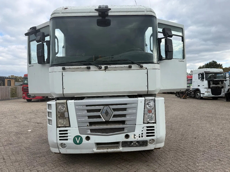 Renault Magnum 460 Tractor unit - Nyergesvontató: 2 kép. Renault Magnum 460 Tractor unit - Nyergesvontató: 2 kép.