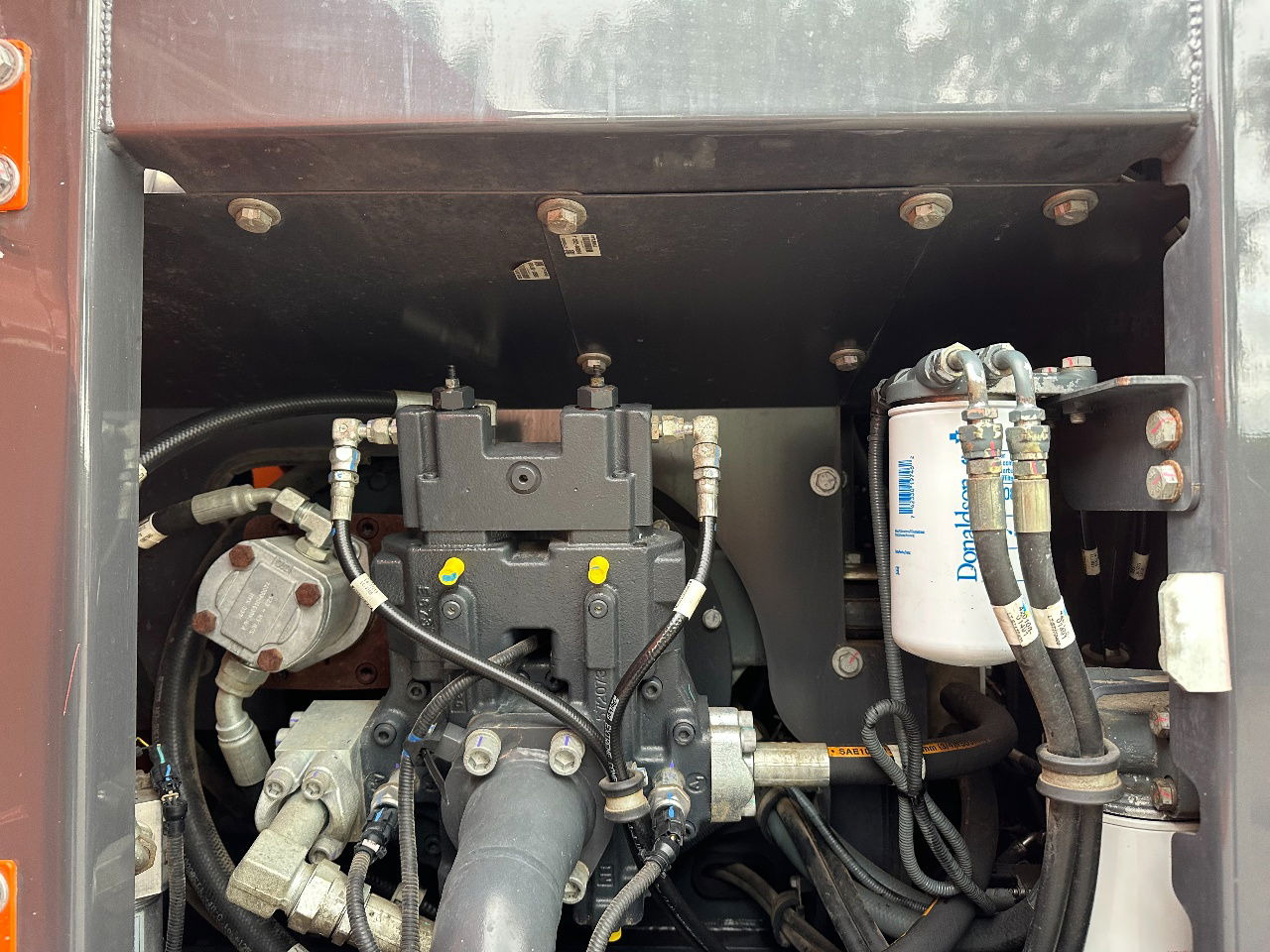 Gumikerekes kotró Doosan DX140W-5: 22 kép.