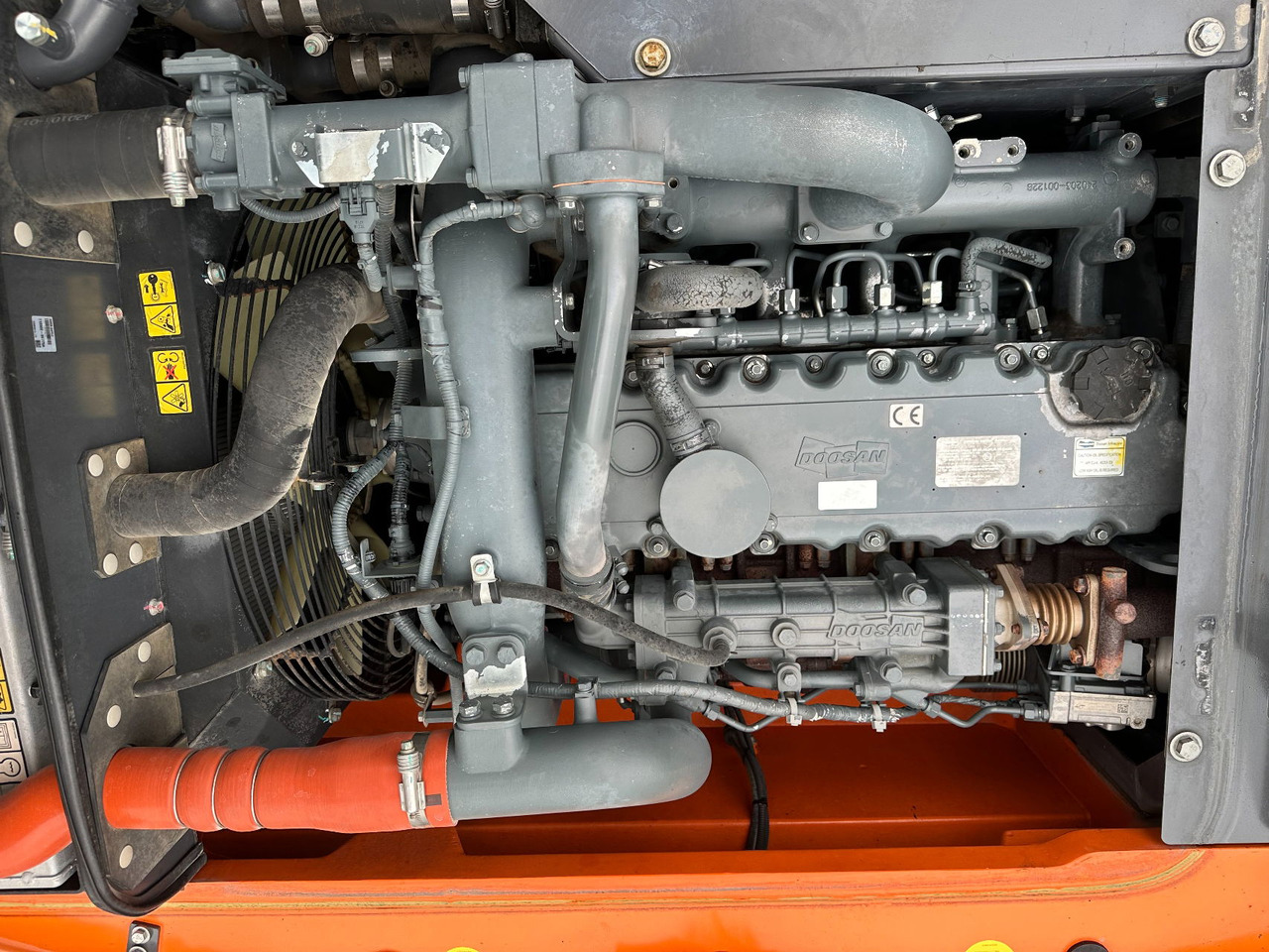 Gumikerekes kotró Doosan DX140W-5: 29 kép.