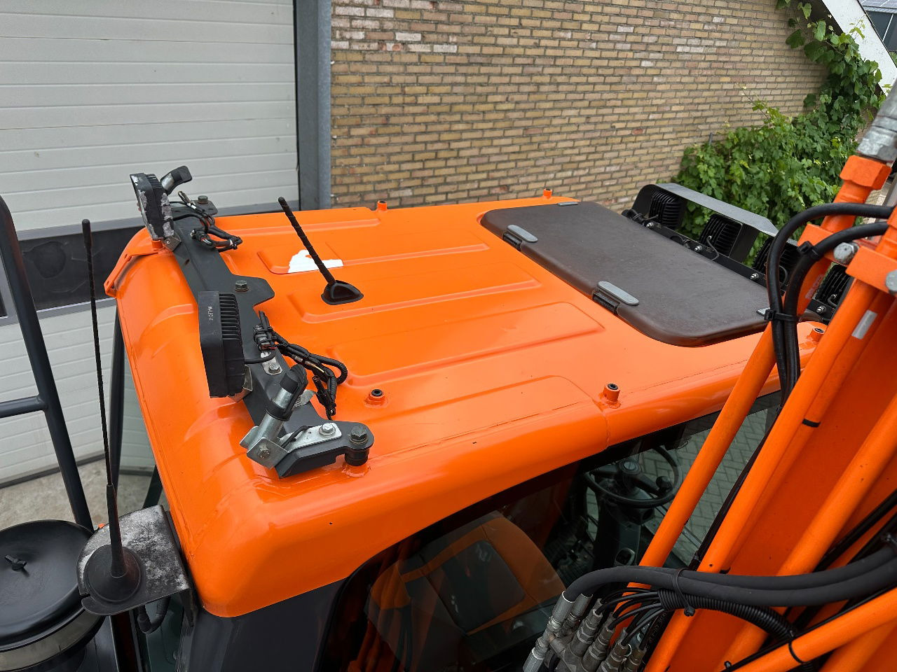 Gumikerekes kotró Doosan DX140W-5: 28 kép.