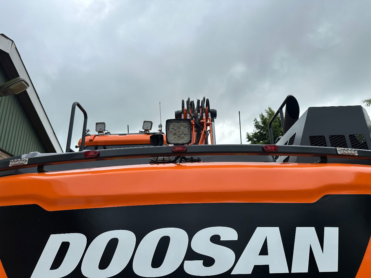 Gumikerekes kotró Doosan DX140W-5: 24 kép.
