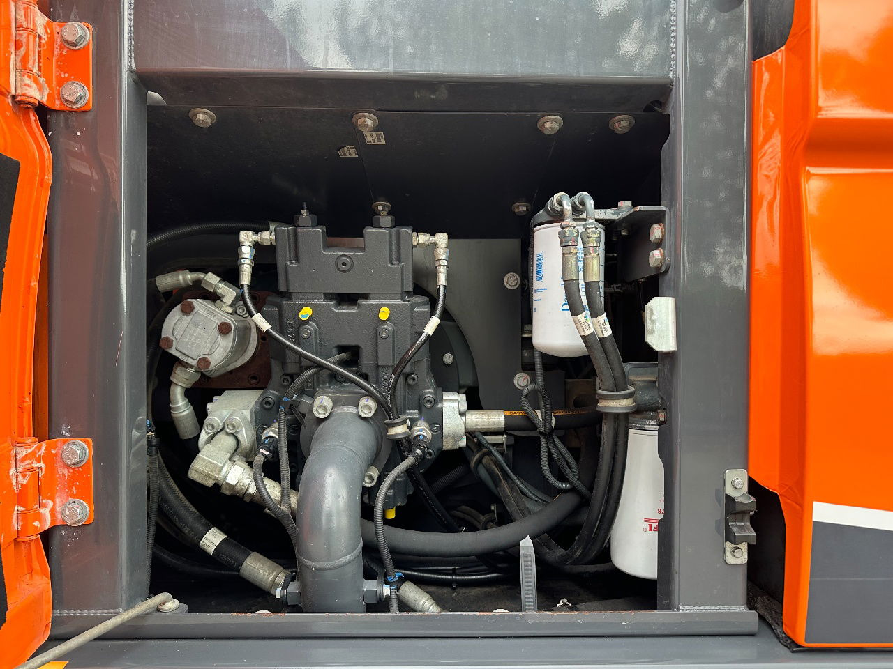 Gumikerekes kotró Doosan DX140W-5: 21 kép.