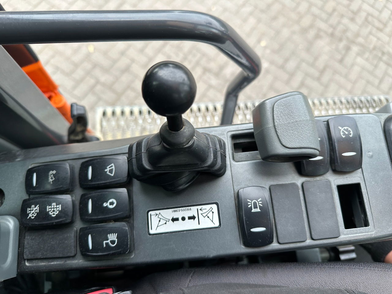 Gumikerekes kotró Doosan DX140W-5: 16 kép.