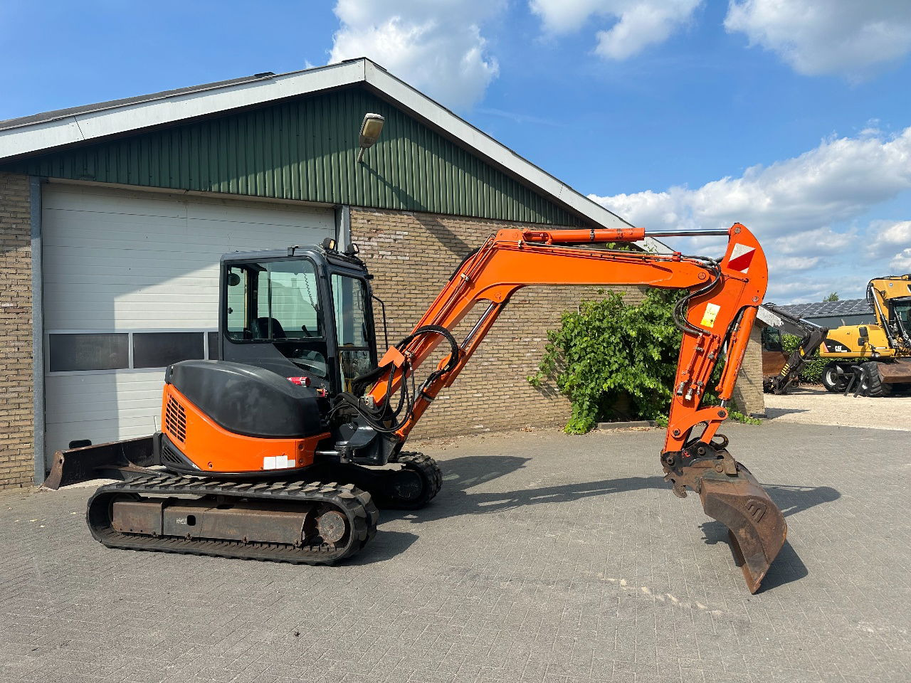 Hitachi ZX50U-2 CLR - Minikotró: 5 kép. Hitachi ZX50U-2 CLR - Minikotró: 5 kép.