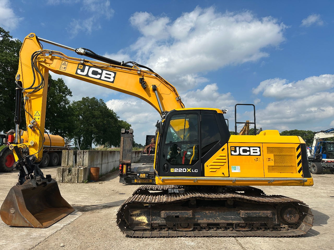 JCB 220Xlc - Lánctalpas kotró: 1 kép. JCB 220Xlc - Lánctalpas kotró: 1 kép.