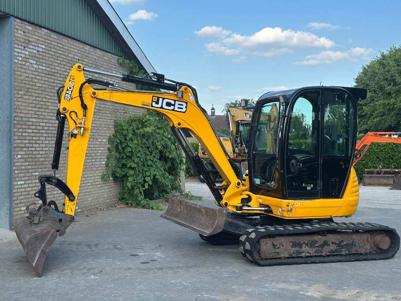 JCB 8045 ZTS - Minikotró: 1 kép. JCB 8045 ZTS - Minikotró: 1 kép.