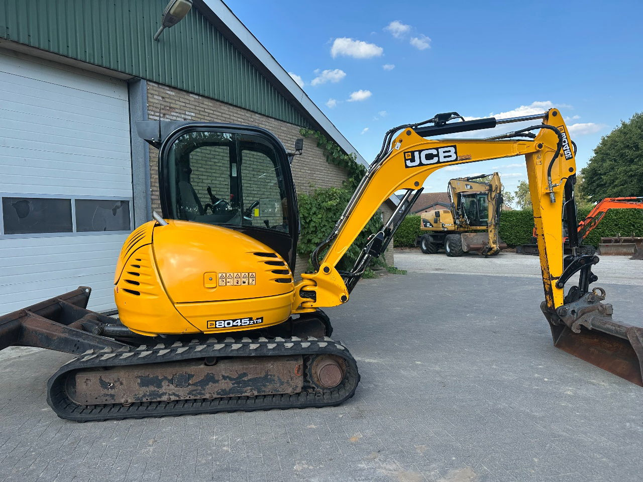 JCB 8045 ZTS - Minikotró: 4 kép. JCB 8045 ZTS - Minikotró: 4 kép.