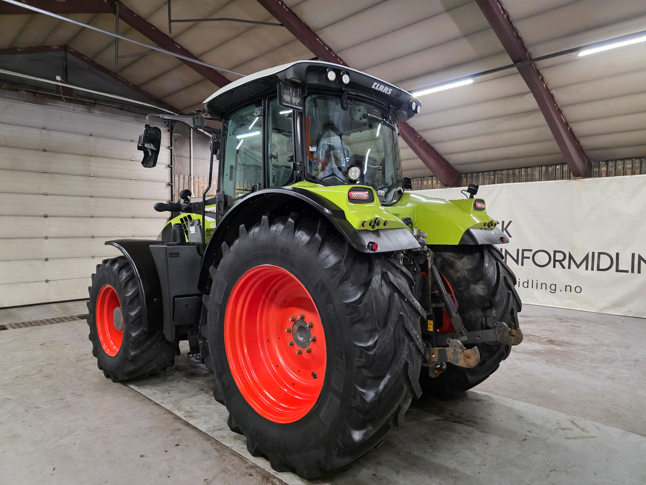 CLAAS Arion 660 C-Matic - Traktor: 3 kép. CLAAS Arion 660 C-Matic - Traktor: 3 kép.