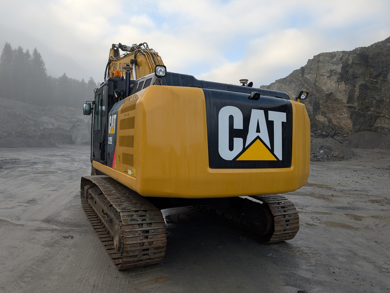 Cat 329EL - Lánctalpas kotró: 4 kép. Cat 329EL - Lánctalpas kotró: 4 kép.