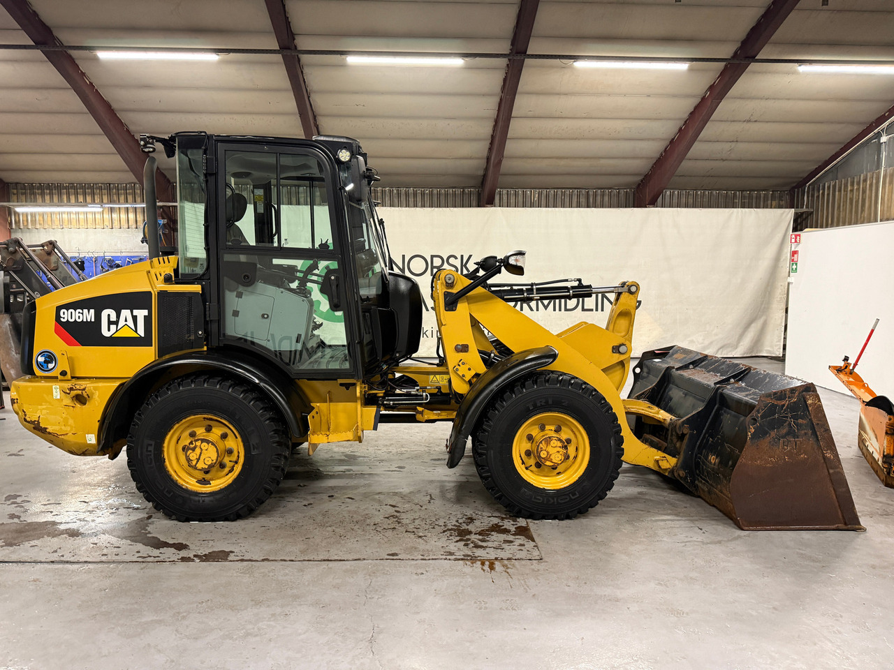 Cat 906M High Flow, 40 km/t med skuff og plog # TIL LEIE# - Gumikerekes homlokrakodó: 5 kép. Cat 906M High Flow, 40 km/t med skuff og plog # TIL LEIE# - Gumikerekes homlokrakodó: 5 kép.