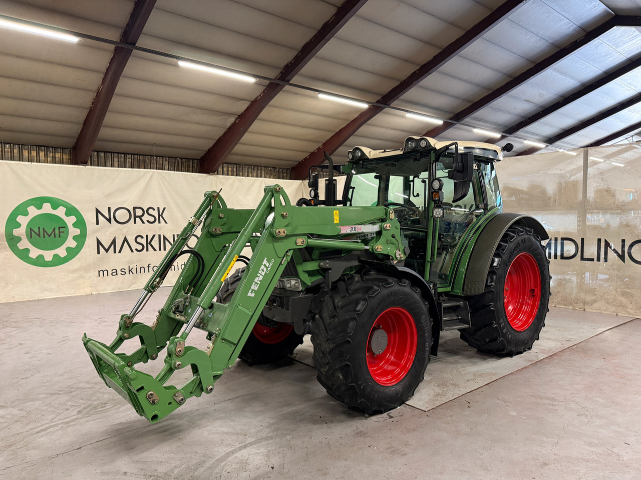 Fendt 211 Vario TMS - Traktor: 1 kép. Fendt 211 Vario TMS - Traktor: 1 kép.