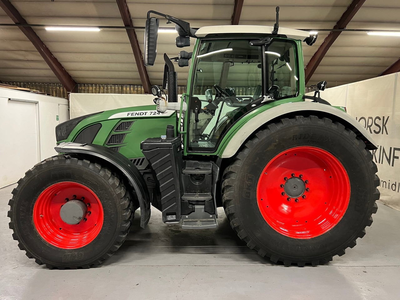 Fendt 724 Vario - Traktor: 1 kép. Fendt 724 Vario - Traktor: 1 kép.