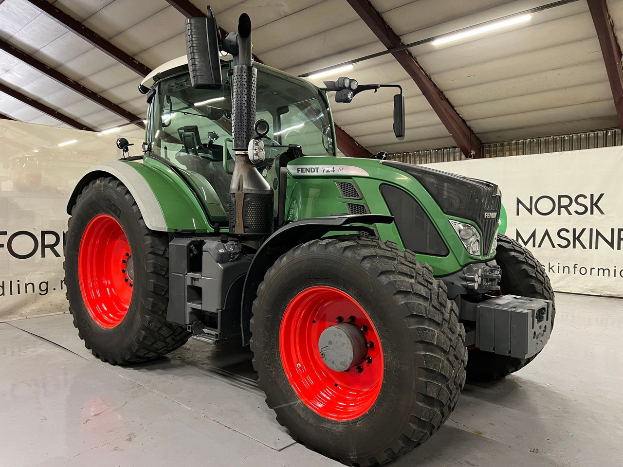 Fendt 724 Vario - Traktor: 5 kép. Fendt 724 Vario - Traktor: 5 kép.