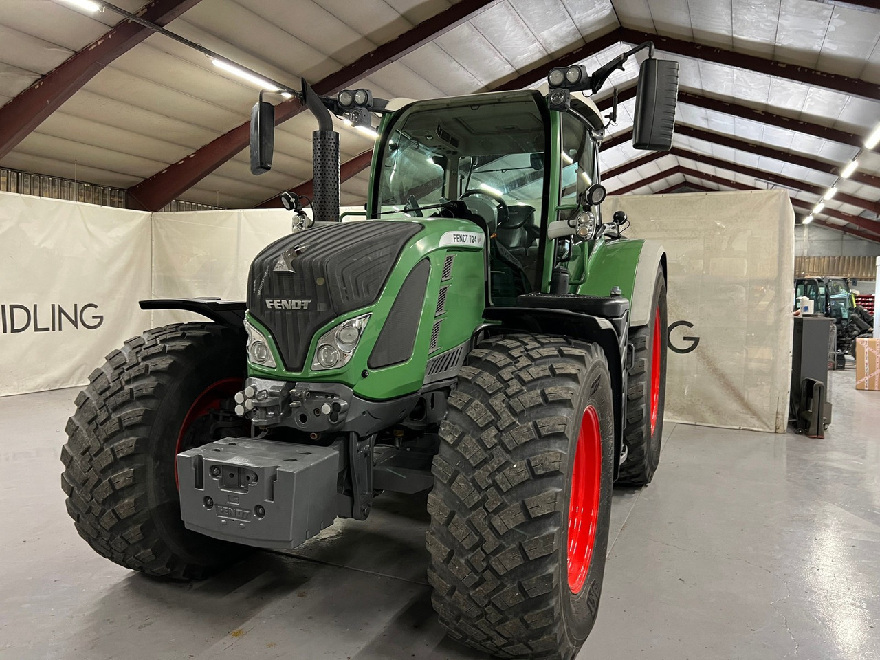 Fendt 724 Vario - Traktor: 3 kép. Fendt 724 Vario - Traktor: 3 kép.
