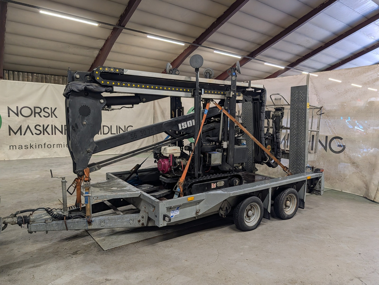 Gumilánctalpas személyemelő Isoli Easylift R160 på henger: 1 kép.