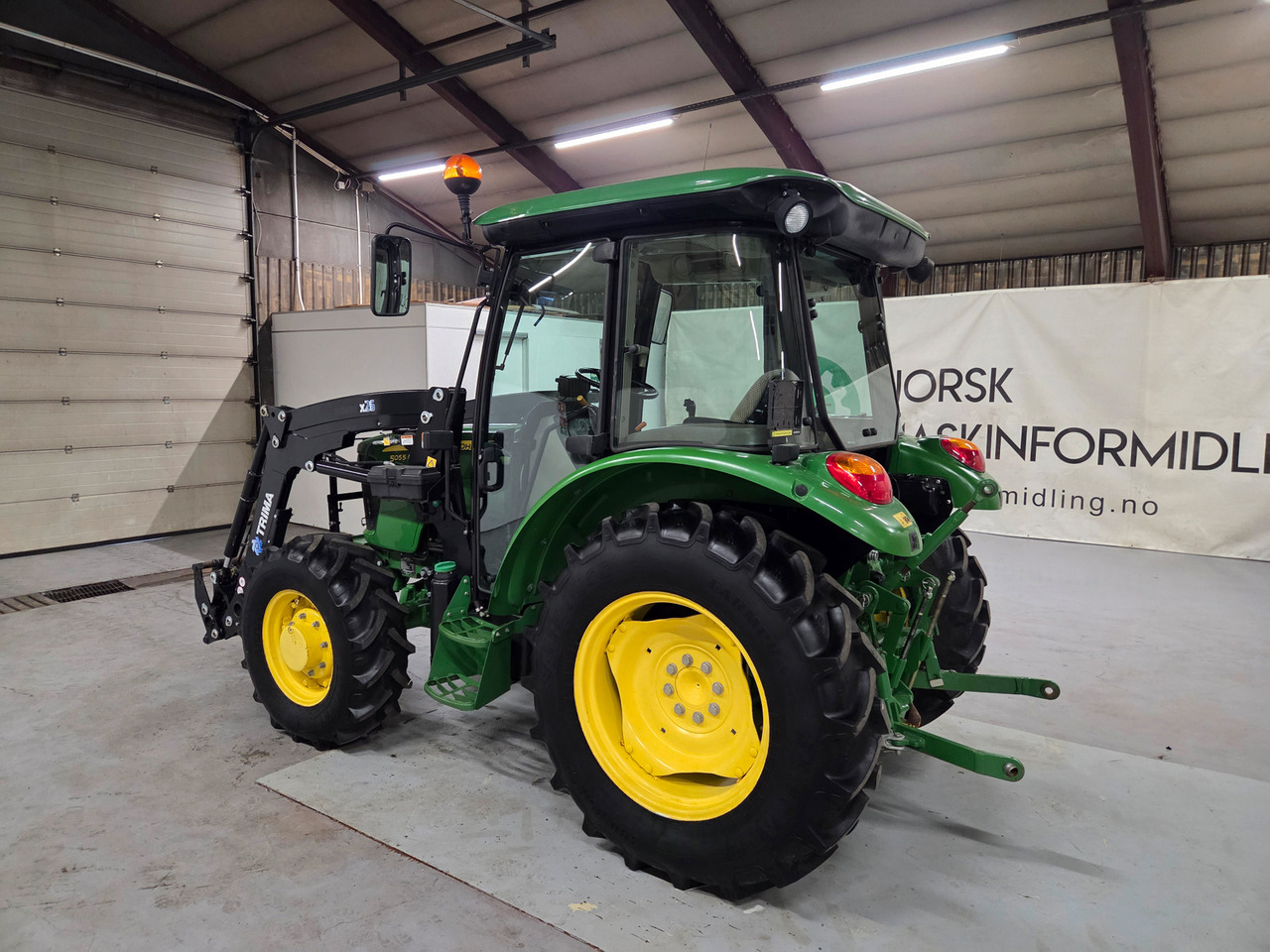 John Deere 5055E #600 timer - Traktor: 3 kép. John Deere 5055E #600 timer - Traktor: 3 kép.