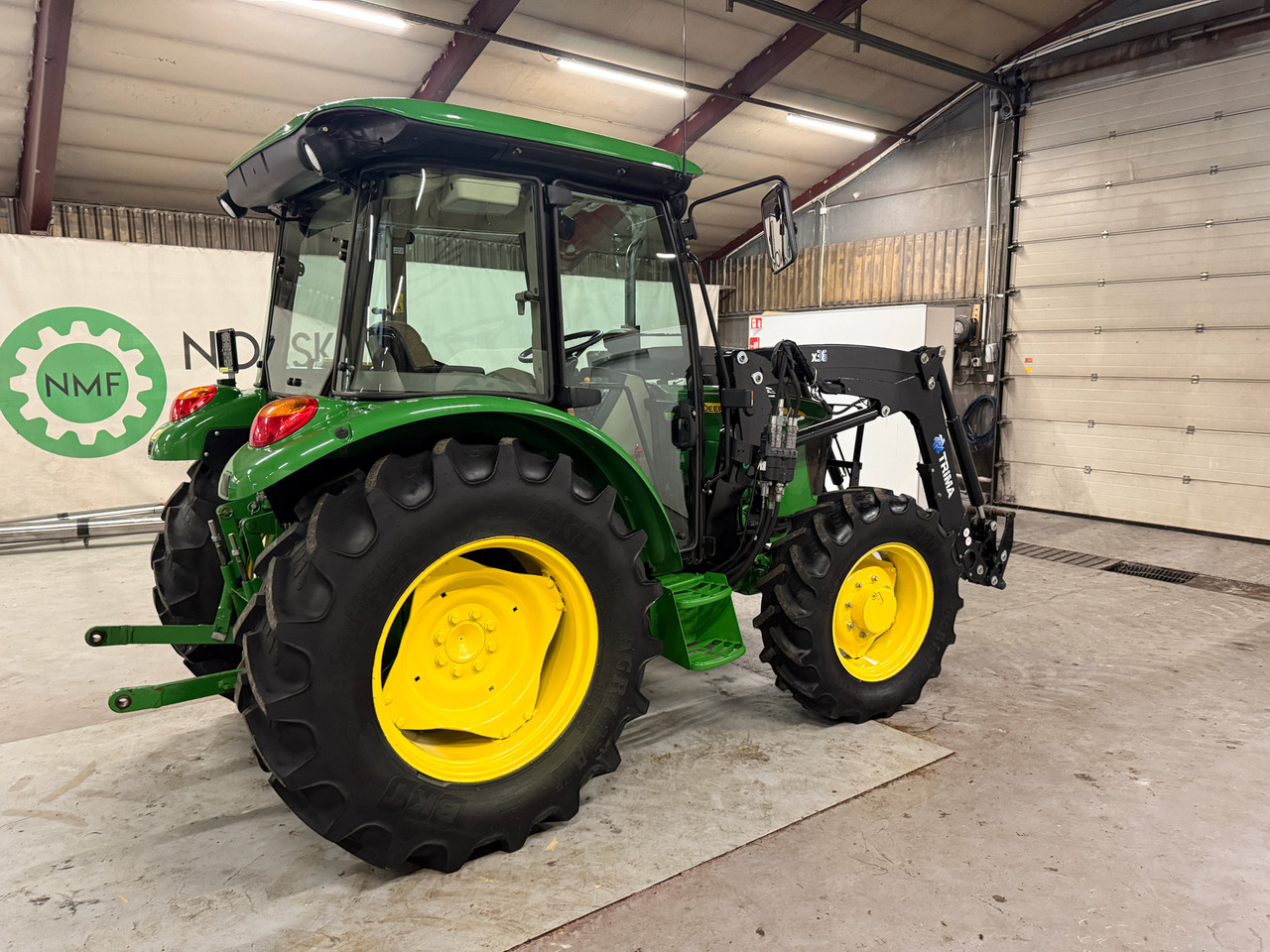 John Deere 5075E - Traktor: 5 kép. John Deere 5075E - Traktor: 5 kép.