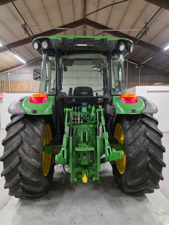 John Deere 5100R - Traktor: 3 kép. John Deere 5100R - Traktor: 3 kép.